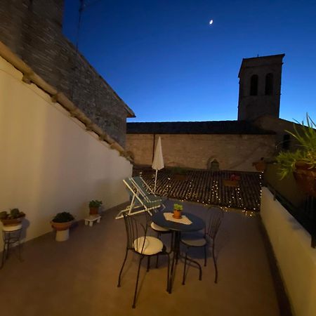 App. Con Terrazza Panoramica In Centro-Montefalco Exterior photo