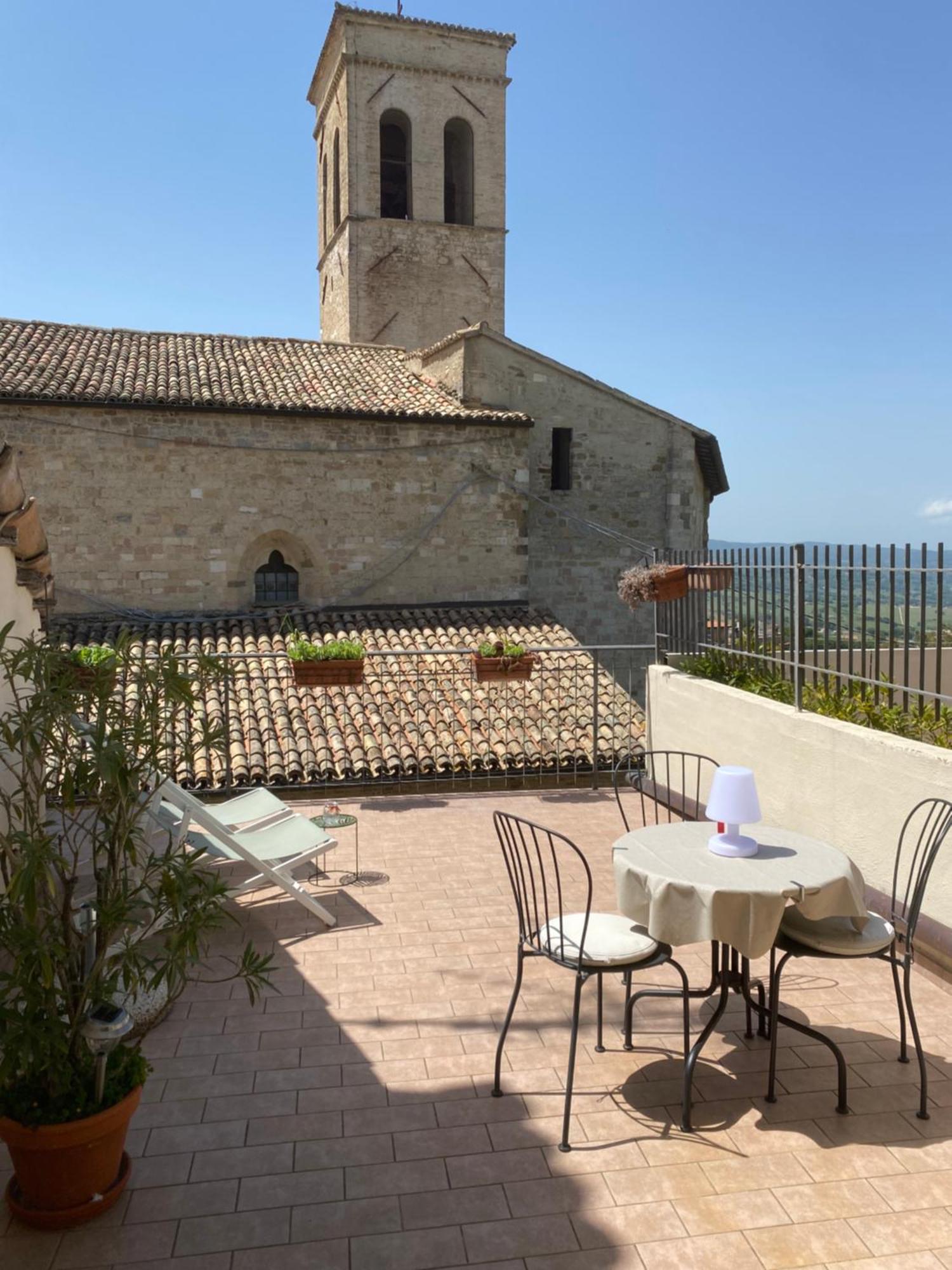 App. Con Terrazza Panoramica In Centro-Montefalco Exterior photo