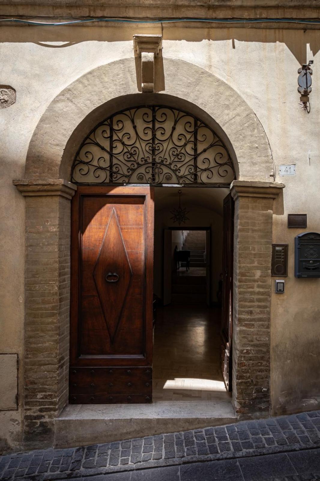 App. Con Terrazza Panoramica In Centro-Montefalco Exterior photo